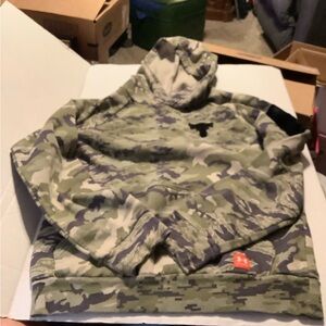 Boys Under Armour camo hoodie large youth